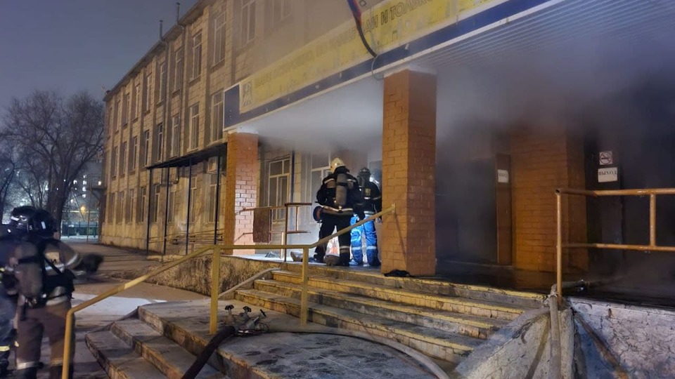 Школу № 56 в Волгограде закрыли на ремонт и карантин после пожара